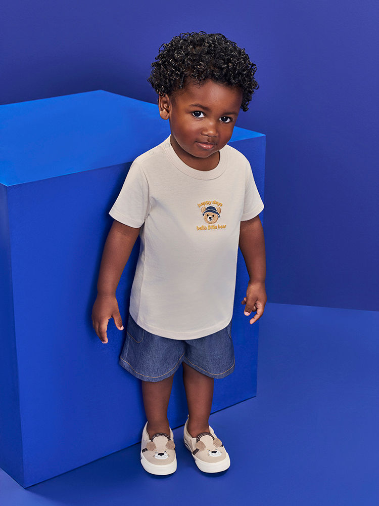 Conjunto Bebê Menino Camiseta Ursinho Bordado e Bermuda Jeans Médio Conjunto Bebê Menino Camiseta Ursinho Bordado e Bermuda Jeans Médio