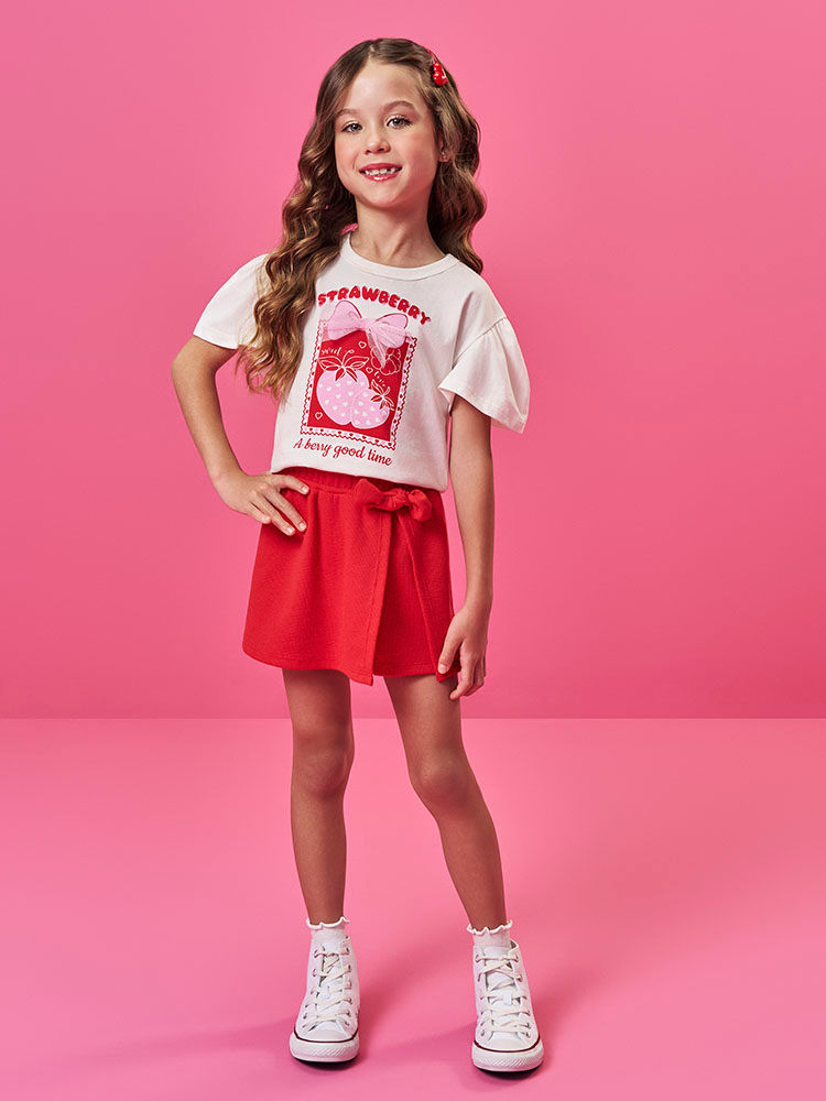 Conjunto Infantil com Blusa e Short-Saia em Moletinho Waffle – Look Menina Verão com Morango NATURAL/VM MARTE