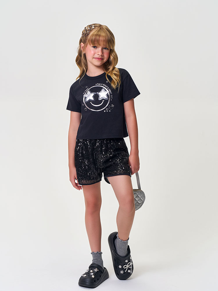 Conjunto Infantil Menina Blusa Boxy Smile e Short de Paetê
