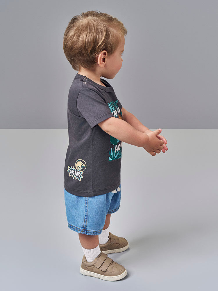 Conjunto Bebê Menino Jurassic World Camiseta T-Rex e Bermuda Jeans Médio Conjunto Bebê Menino Jurassic World Camiseta T-Rex e Bermuda Jeans Médio