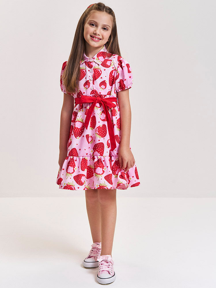 Vestido Infantil em Tricoline com Elastano Estampa de Morangos – Vestido Menina Verão com Laço ROSA IOGURTE