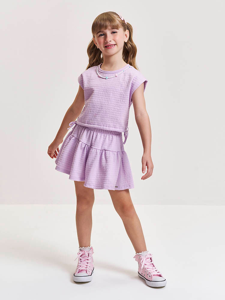 Conjunto Infantil com Blusa e Shorts em Malha Lastex – Look Menina Verão com Acessório LILAS BRUMA