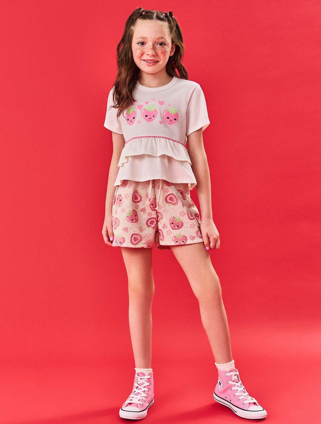 Conjunto Infantil Menina Blusa E Short Strawberry Natural E Vermelho Cinti Conjunto Infantil Menina Blusa E Short Strawberry Natural E Vermelho Cinti