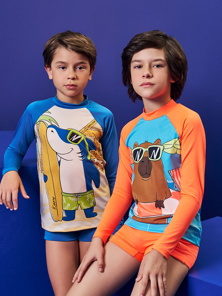 Conjunto Menino em Malha UV Camiseta e Sunga Capivara Laranja Neon
