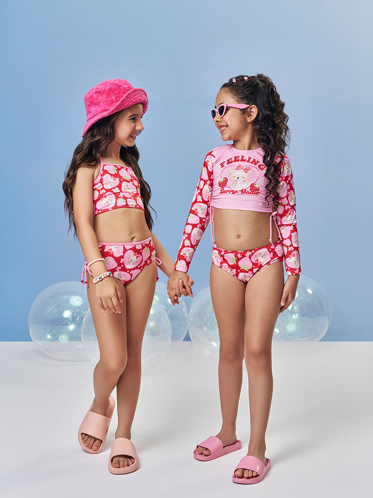 Biquíni Infantil em Malha UV com Estampa de Ursinha e Morangos – Moda Praia Menina Verão com Miçanga ROSA IOGURTE