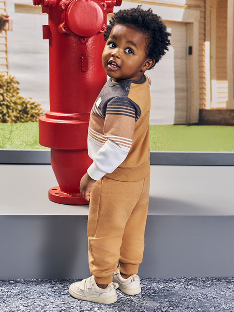 Conjunto Infantil Moletom com Listras – Look de Inverno Quentinho e Confortável Conjunto Infantil Moletom com Listras – Look de Inverno Quentinho e Confortável