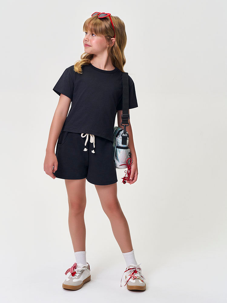 Short Infantil Menina em Moletom com Bolsos e Cordão Preto