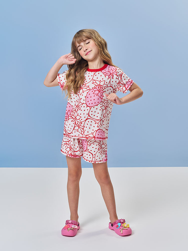 Pijama Infantil com Blusa e Shorts em Cotton Linho – Pijama Menina Verão Estampa de Morangos OFF WHITE