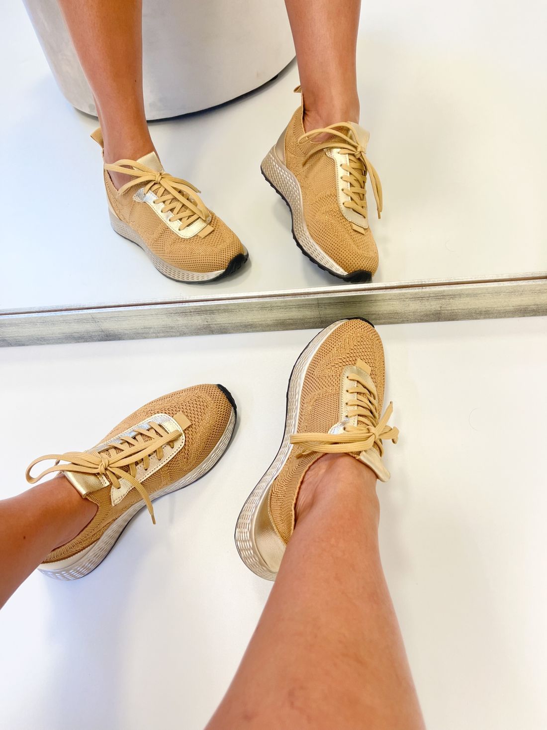 Ayla - Tênis Feminino Casual Knit Dourado Ultraleve Ayla - Tênis Feminino Casual Knit Dourado Ultraleve