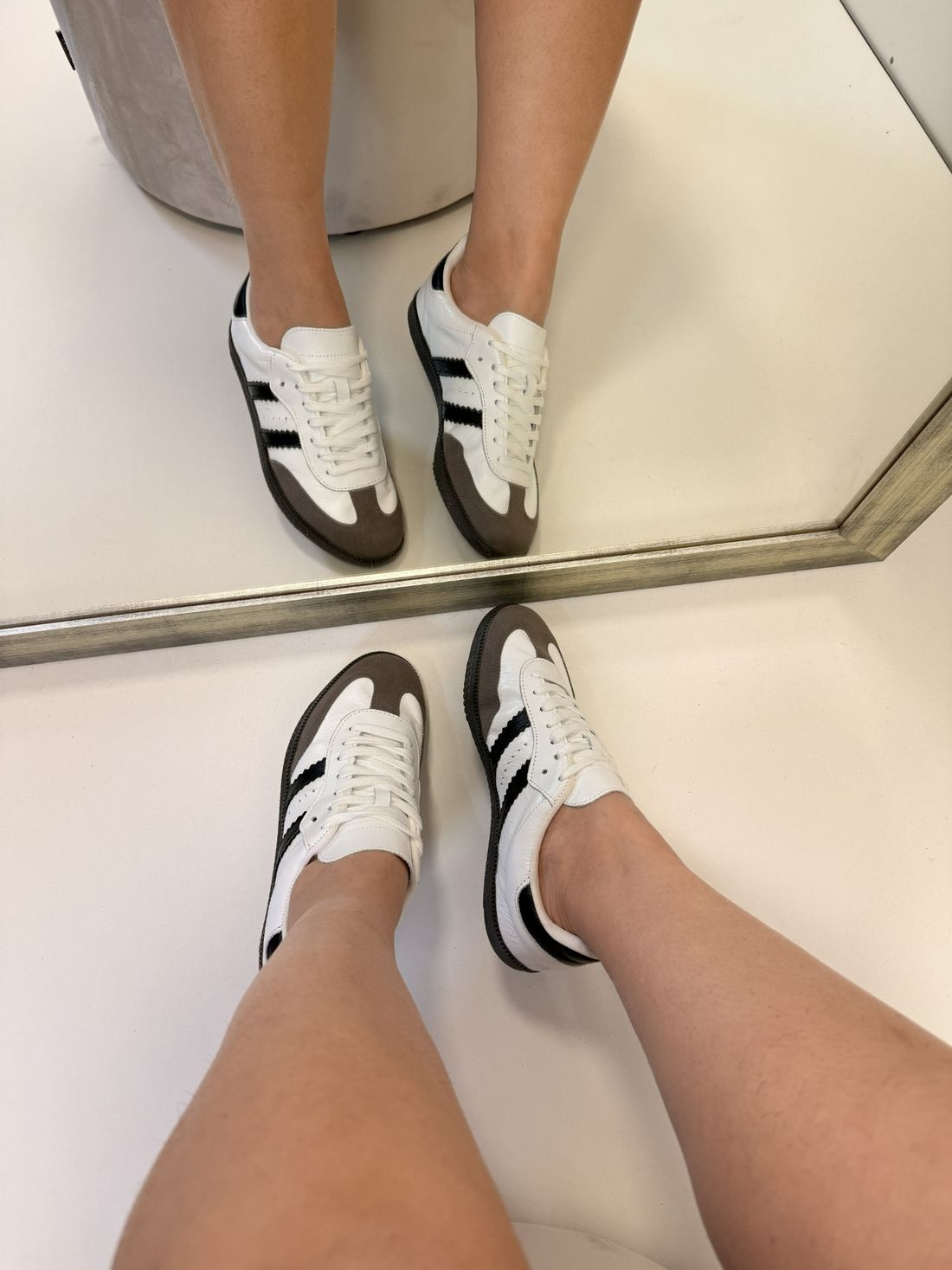 Campana - Tênis Feminino em Couro Branco com Listras Laterais Campana - Tênis Feminino em Couro Branco com Listras Laterais