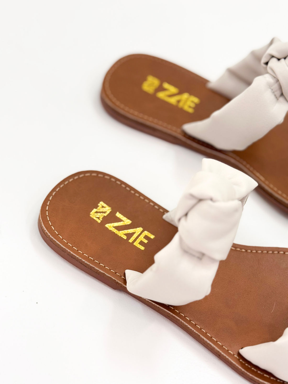 Luana - Chinelo Rasteira Off White Luana - Chinelo Rasteira Off White
