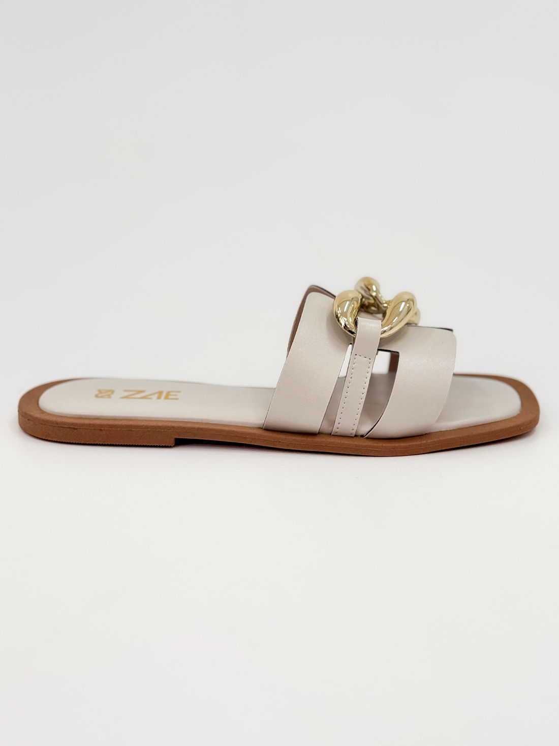 Clau – Chinelo Rasteira Off White com Detalhe Metálico Dourado Clau – Chinelo Rasteira Off White com Detalhe Metálico Dourado