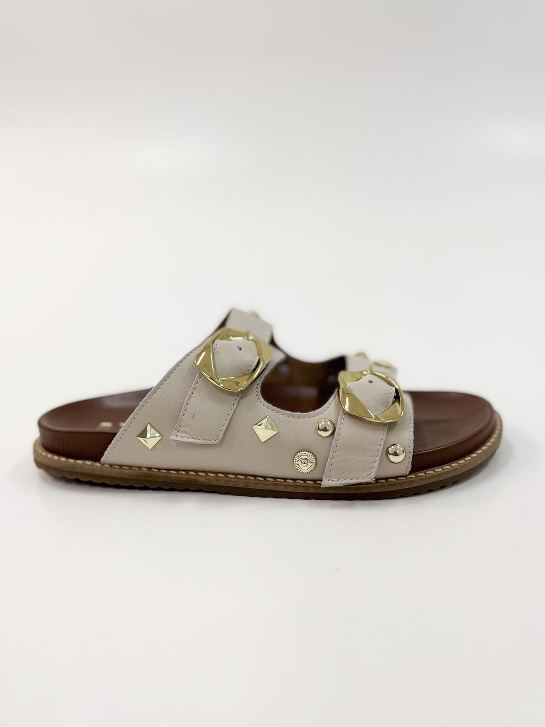 Emanuele - Rasteira Flat em Couro Off White com Tiras Largas e Fivelas Douradas Emanuele - Rasteira Flat em Couro Off White com Tiras Largas e Fivelas Douradas