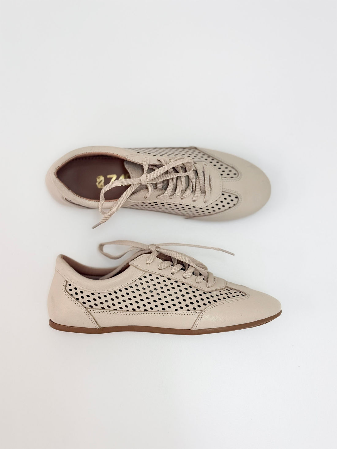 Zê - Tênis Feminino em Couro Off White com Textura Vazada Zê - Tênis Feminino em Couro Off White com Textura Vazada