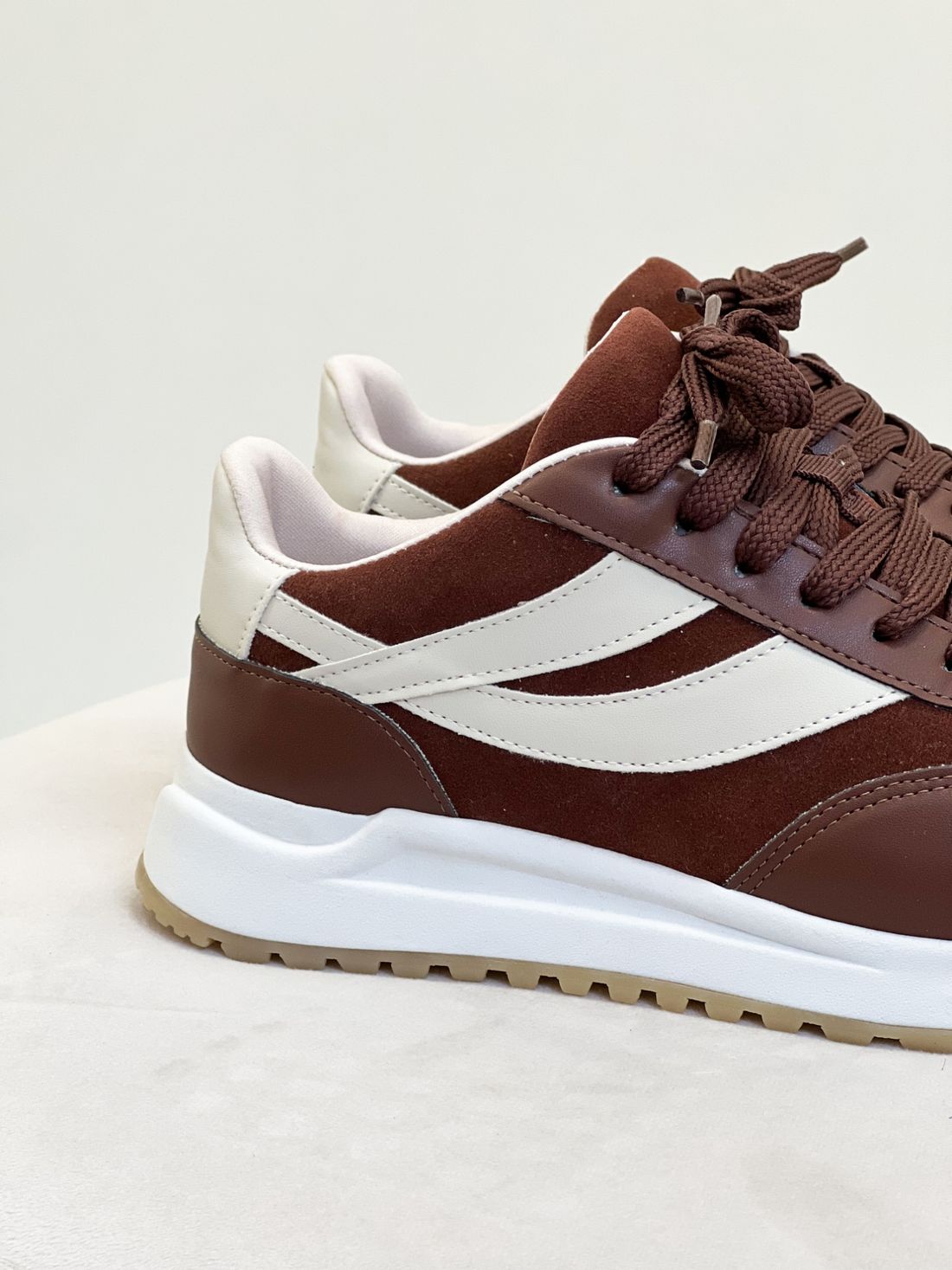 Mary - Tênis Feminino Chunky Marrom com Listras Off-White Mary - Tênis Feminino Chunky Marrom com Listras Off-White
