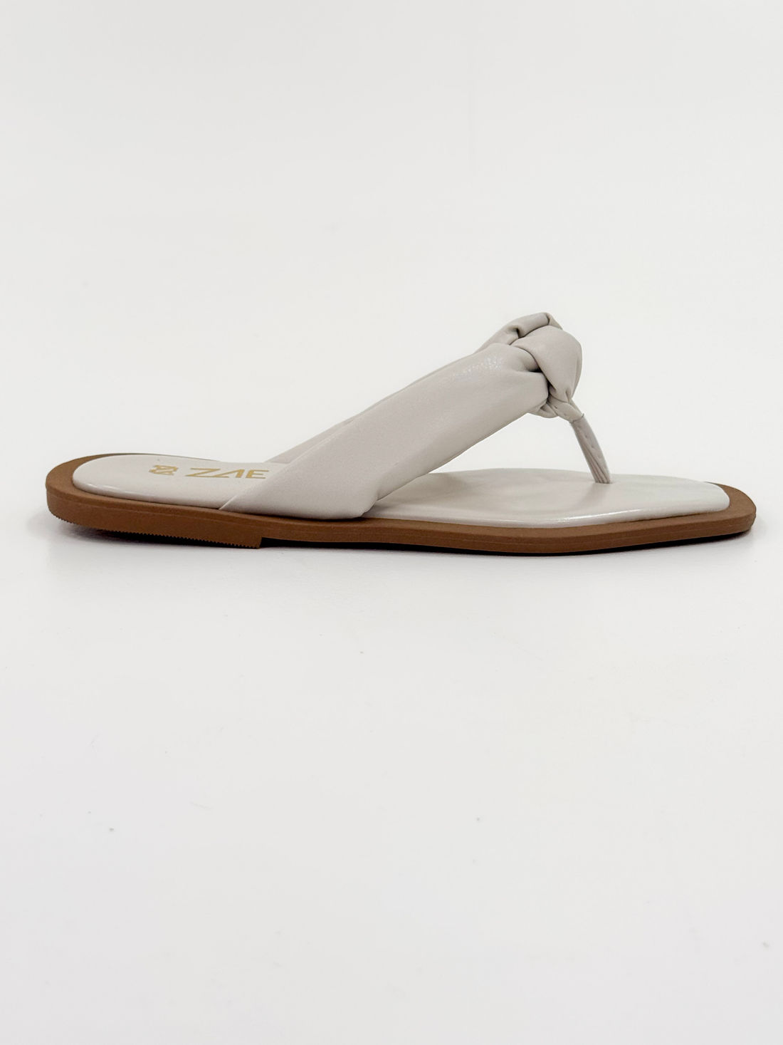 Lourdes — Chinelo Rasteira Off White com Tira Trançada Lourdes — Chinelo Rasteira Off White com Tira Trançada