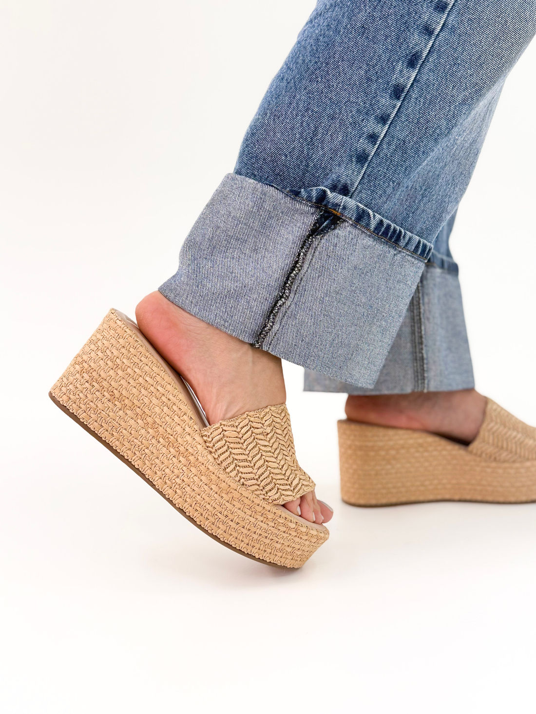 Sandra - Tamanco Tramado em Ráfia cor Trigo com Solado Flatform Sandra - Tamanco Tramado em Ráfia cor Trigo com Solado Flatform