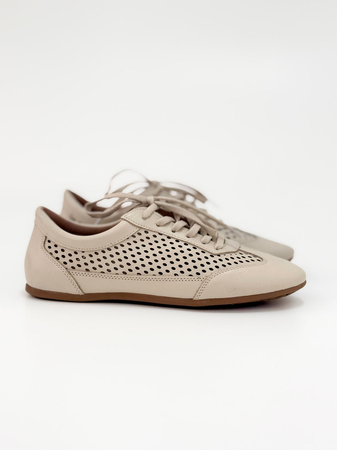 Zê - Tênis Feminino em Couro Off White com Textura Vazada Zê - Tênis Feminino em Couro Off White com Textura Vazada