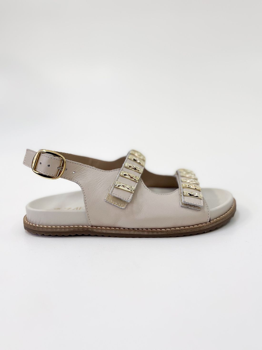 Zaza - Sandália Rasteira em Couro Off White com Tiras Douradas e Fivela Ajustável Zaza - Sandália Rasteira em Couro Off White com Tiras Douradas e Fivela Ajustável