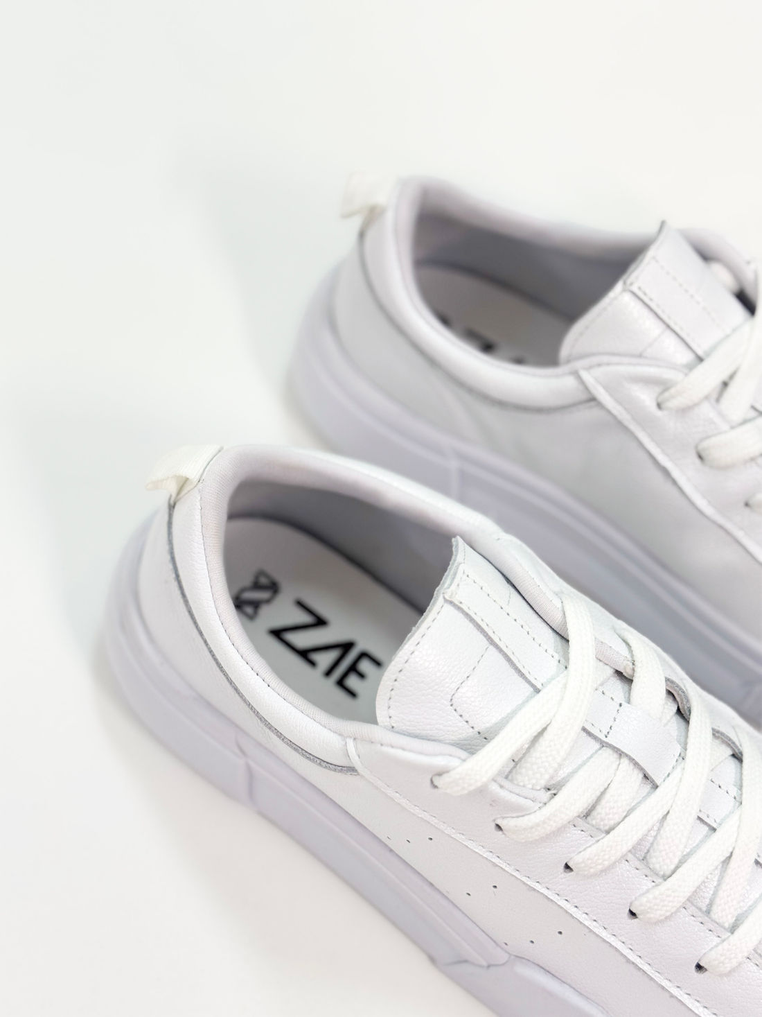 Malibu - Tênis em Couro Branco com Solado Robusto Texturizado Malibu - Tênis em Couro Branco com Solado Robusto Texturizado