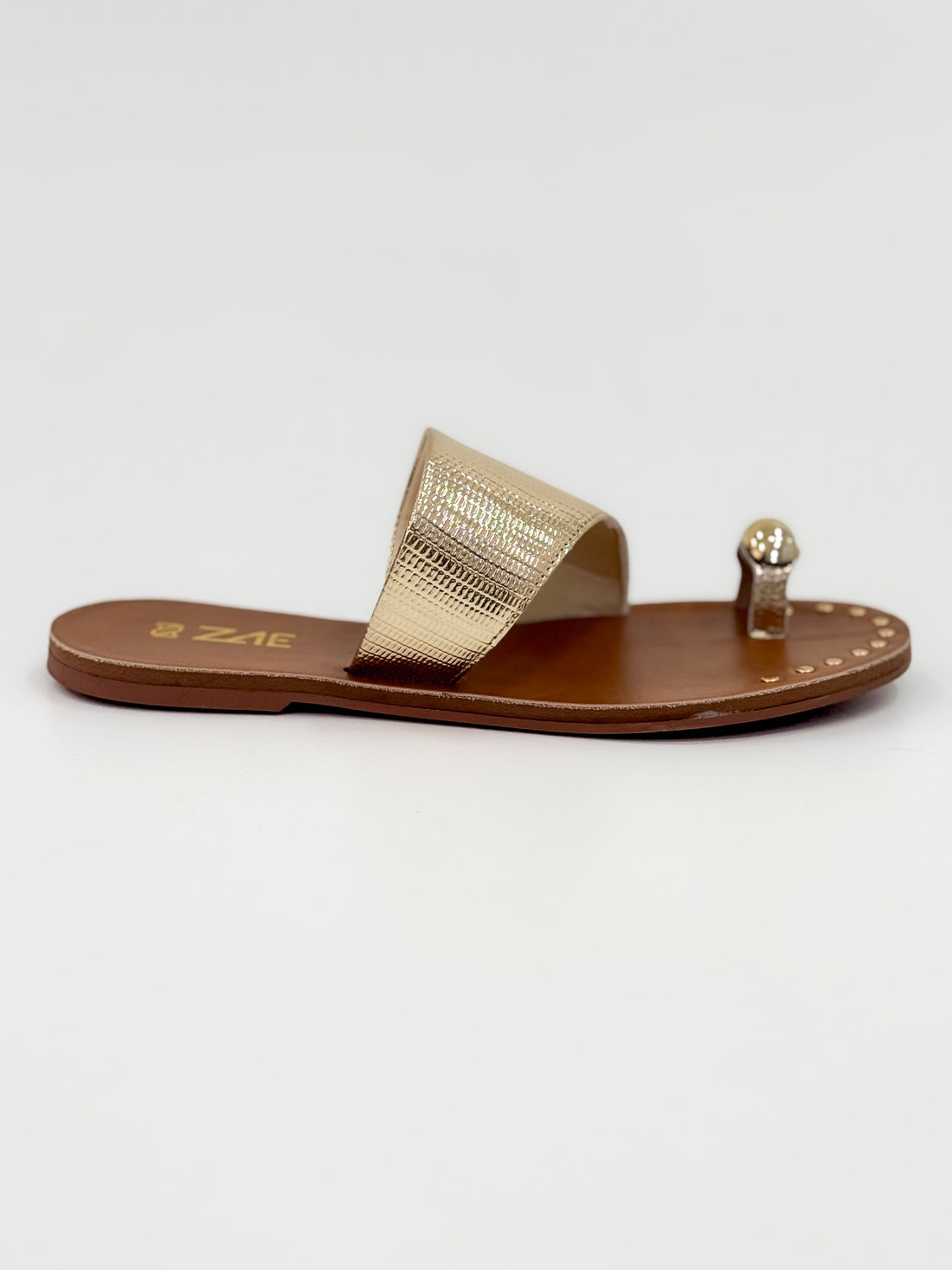 Riti – Chinelo Rasteira Ouro Light com Tira Metalizada e Detalhes Dourados Riti – Chinelo Rasteira Ouro Light com Tira Metalizada e Detalhes Dourados