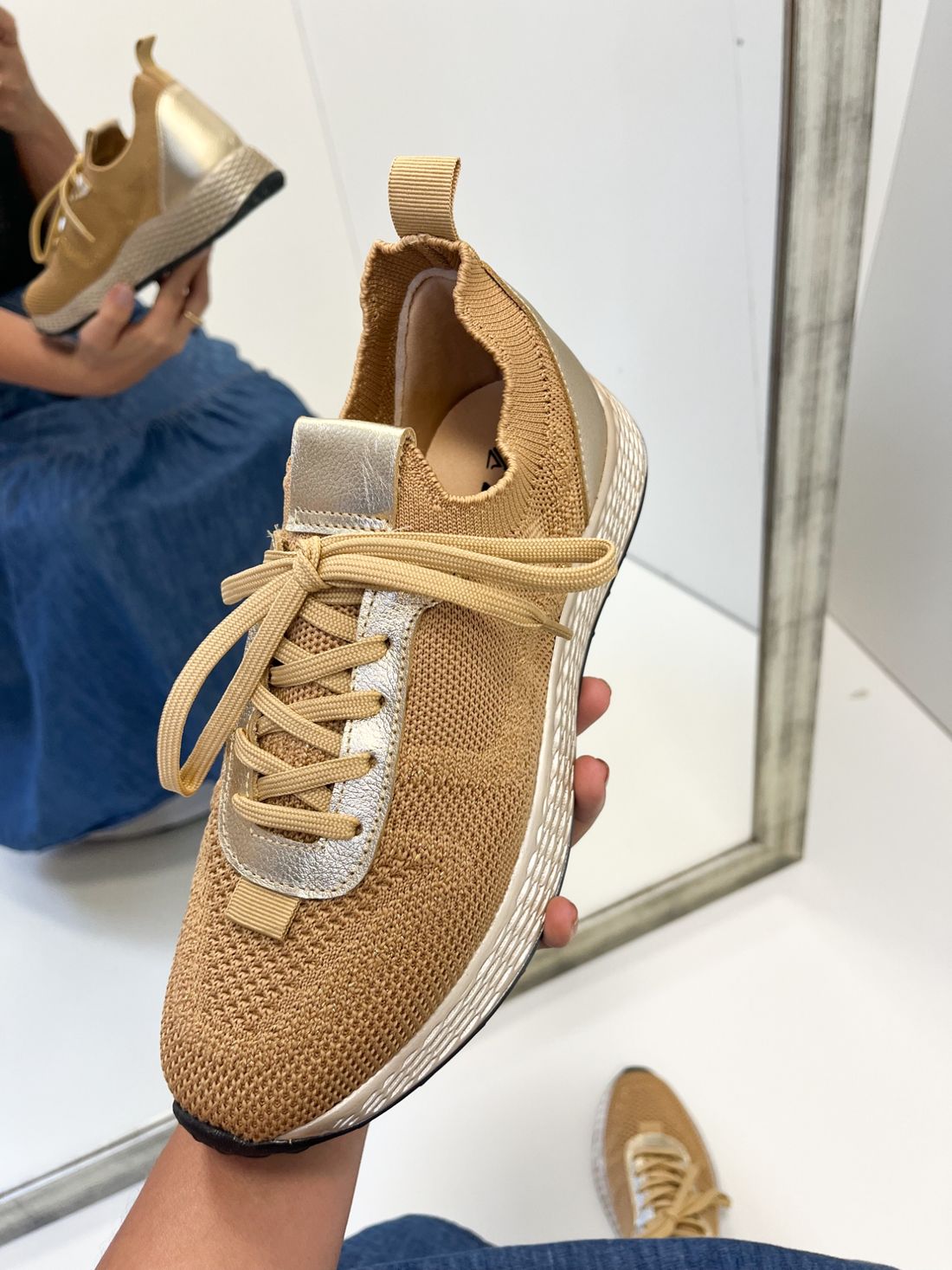 Ayla - Tênis Feminino Casual Knit Dourado Ultraleve Ayla - Tênis Feminino Casual Knit Dourado Ultraleve