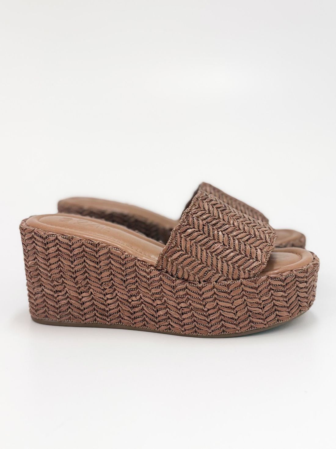 Sandra - Tamanco Tramado em Ráfia cor Ferrugem com Solado Flatform Sandra - Tamanco Tramado em Ráfia cor Ferrugem com Solado Flatform