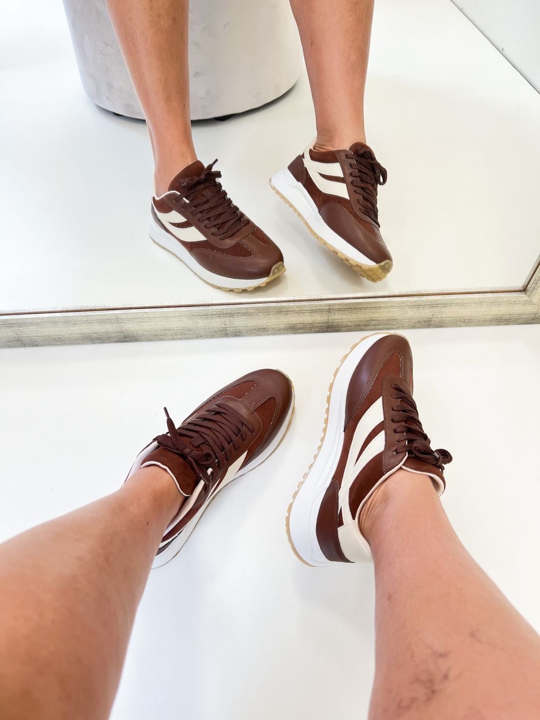 Mary - Tênis Feminino Chunky Marrom com Listras Off-White Mary - Tênis Feminino Chunky Marrom com Listras Off-White