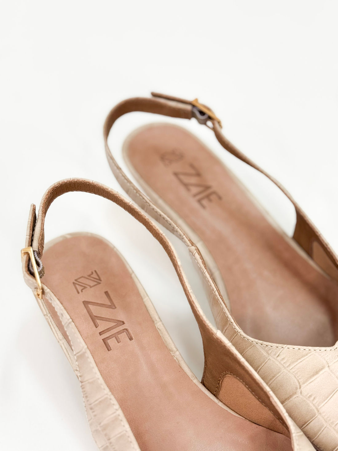 Marina- Scarpin Slingback Croco Nude com Salto Fino Marina- Scarpin Slingback Croco Nude com Salto Fino