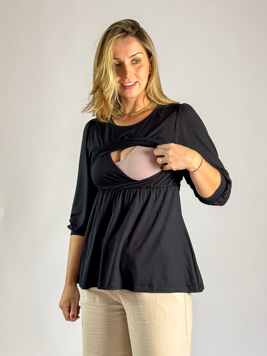 Blusa de amamentação manga princesa Bela - Preta Blusa de amamentação manga princesa Bela - Preta