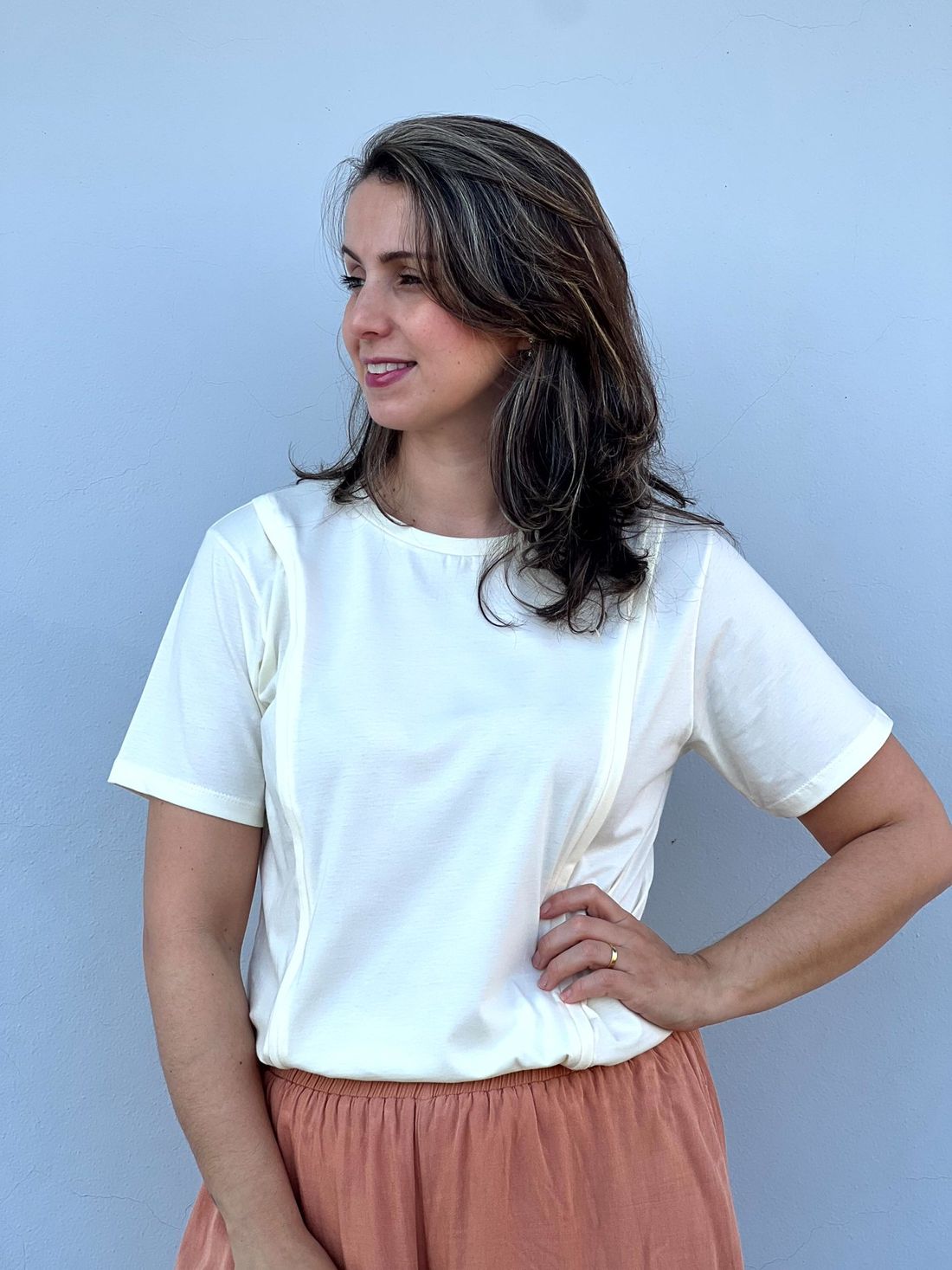 Camiseta de amamentação zíper embutido - Creme Camiseta de amamentação zíper embutido - Creme