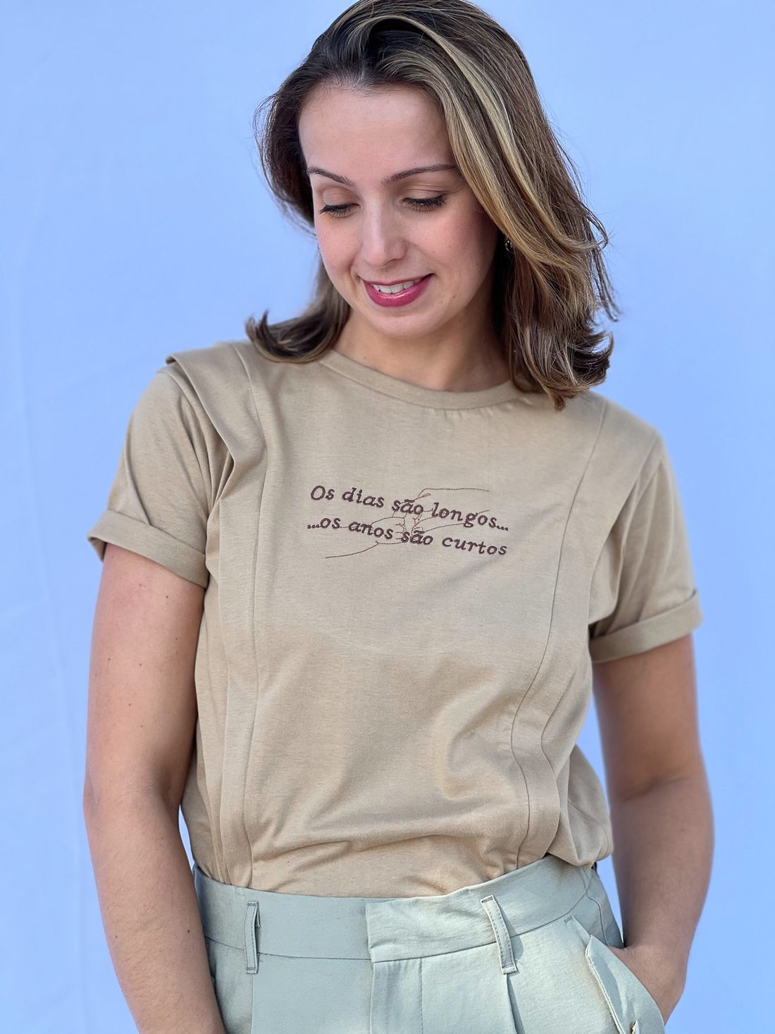 Camiseta - Os dias são longos (não possui abertura para amamentação) Camiseta - Os dias são longos (não possui abertura para amamentação)