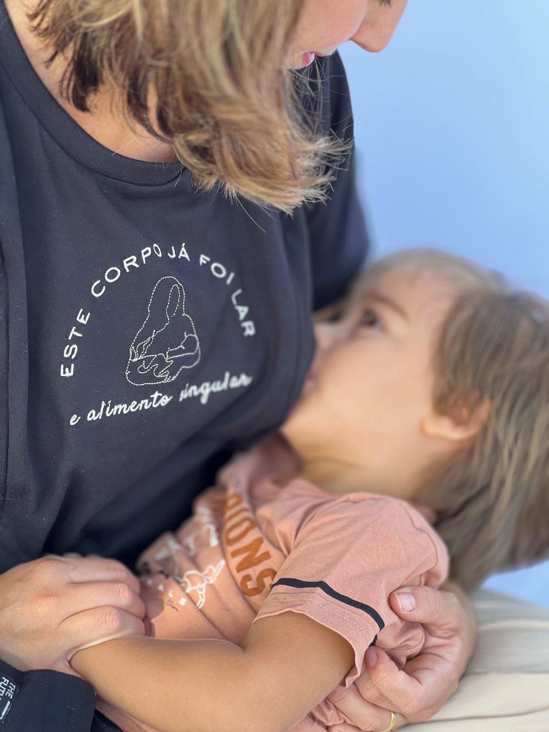 Camiseta de amamentação preta - Este corpo já foi lar Camiseta de amamentação preta - Este corpo já foi lar