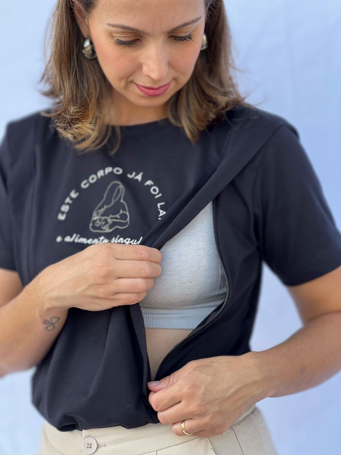 Camiseta de amamentação preta - Este corpo já foi lar Camiseta de amamentação preta - Este corpo já foi lar