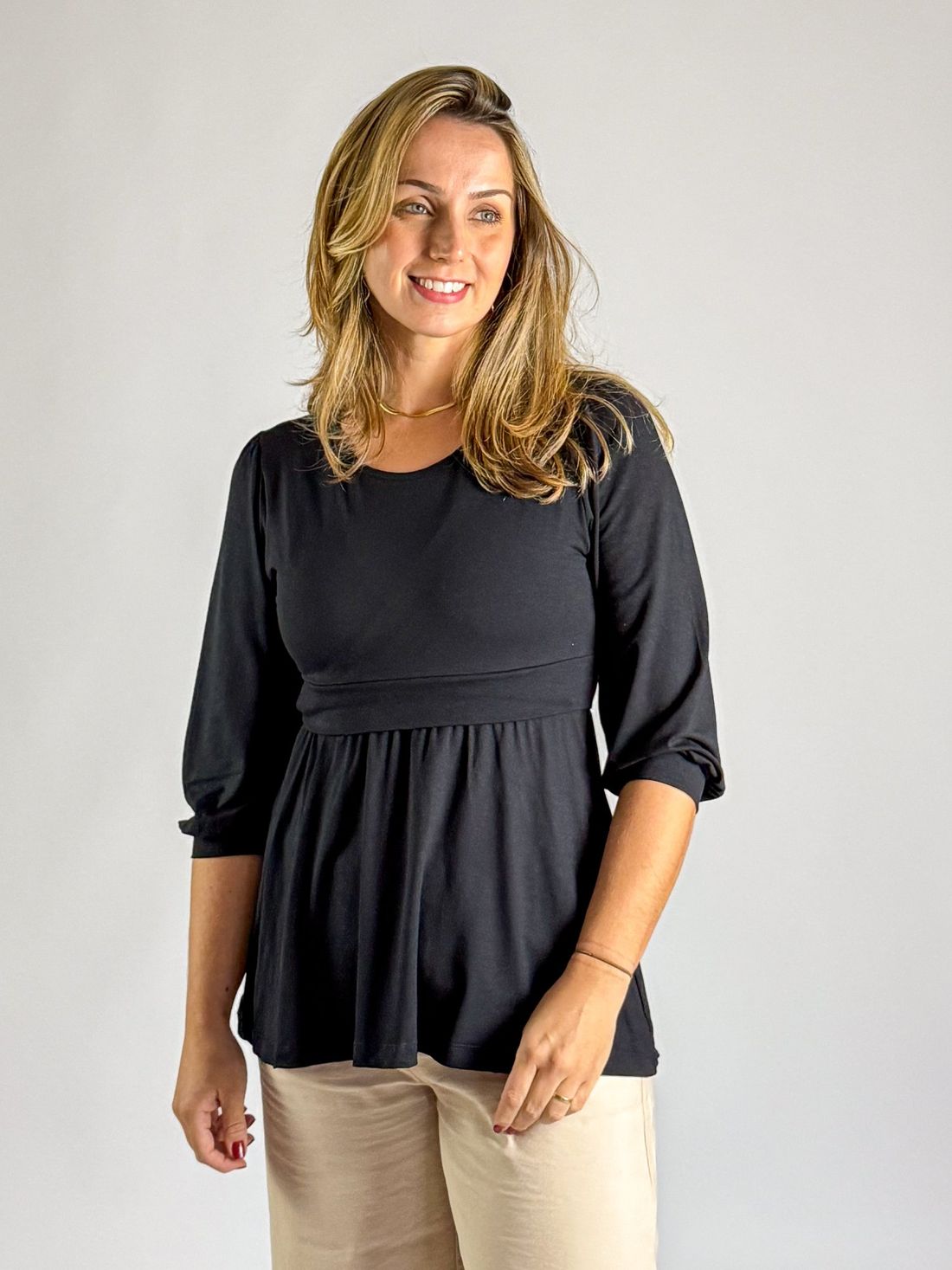 Blusa de amamentação manga princesa Bela - Preta Blusa de amamentação manga princesa Bela - Preta