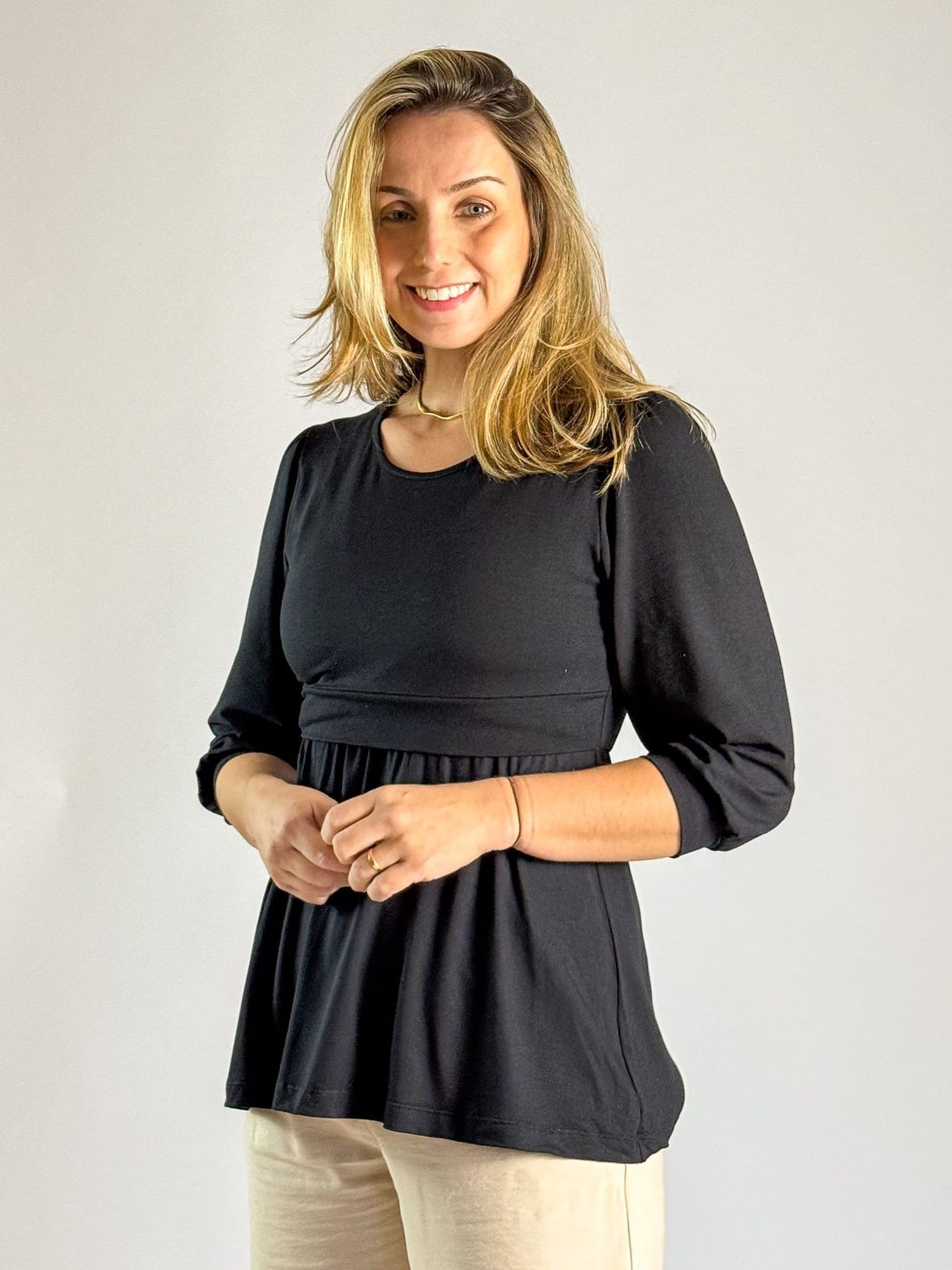Blusa de amamentação manga princesa Bela - Preta Blusa de amamentação manga princesa Bela - Preta