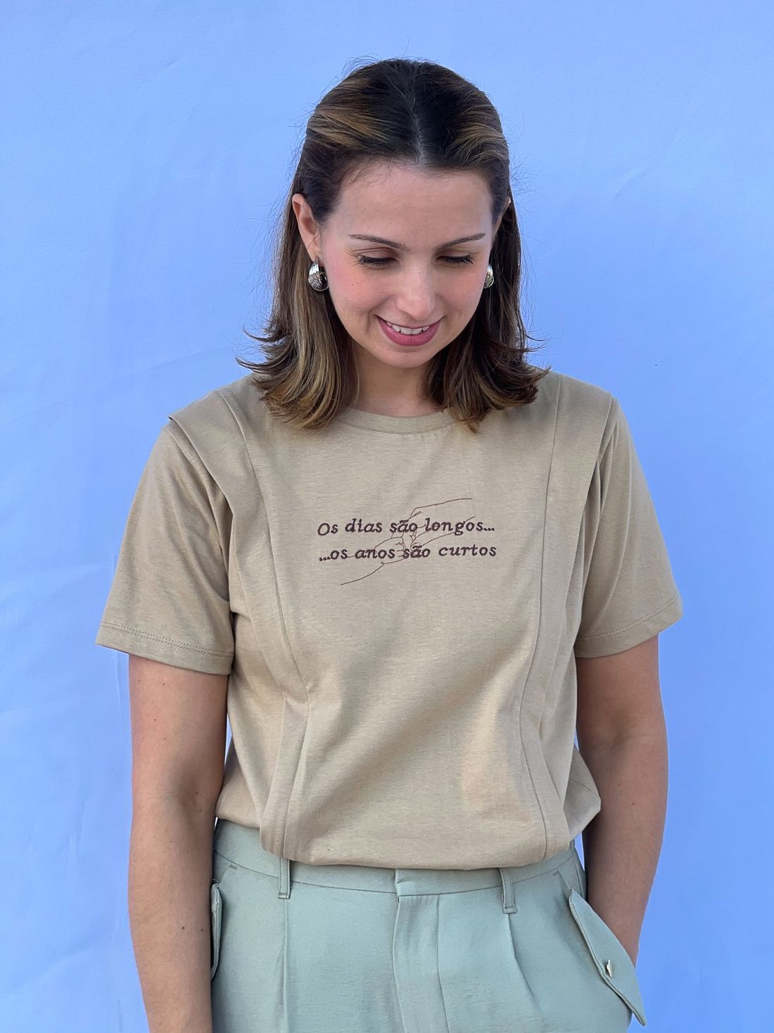 Camiseta - Os dias são longos (não possui abertura para amamentação) Camiseta - Os dias são longos (não possui abertura para amamentação)