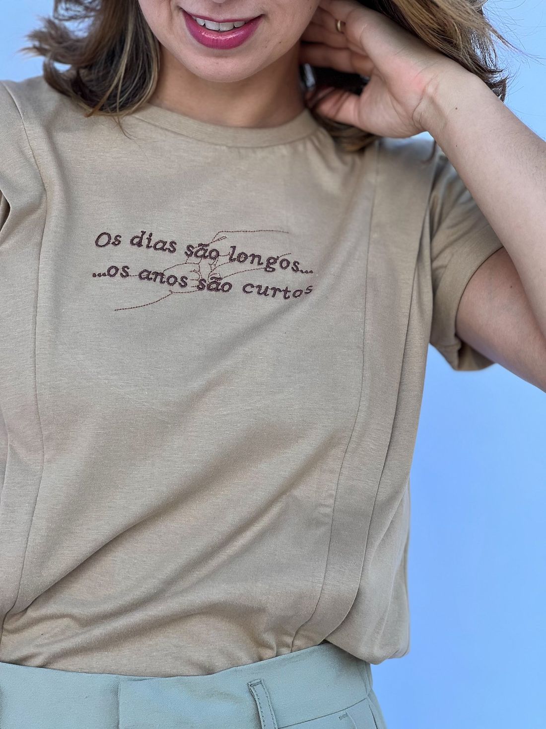 Camiseta - Os dias são longos (não possui abertura para amamentação) Camiseta - Os dias são longos (não possui abertura para amamentação)