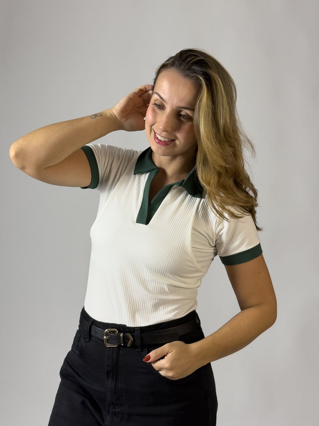 Blusa polo de amamentação Nina - Off white com verde Blusa polo de amamentação Nina - Off white com verde