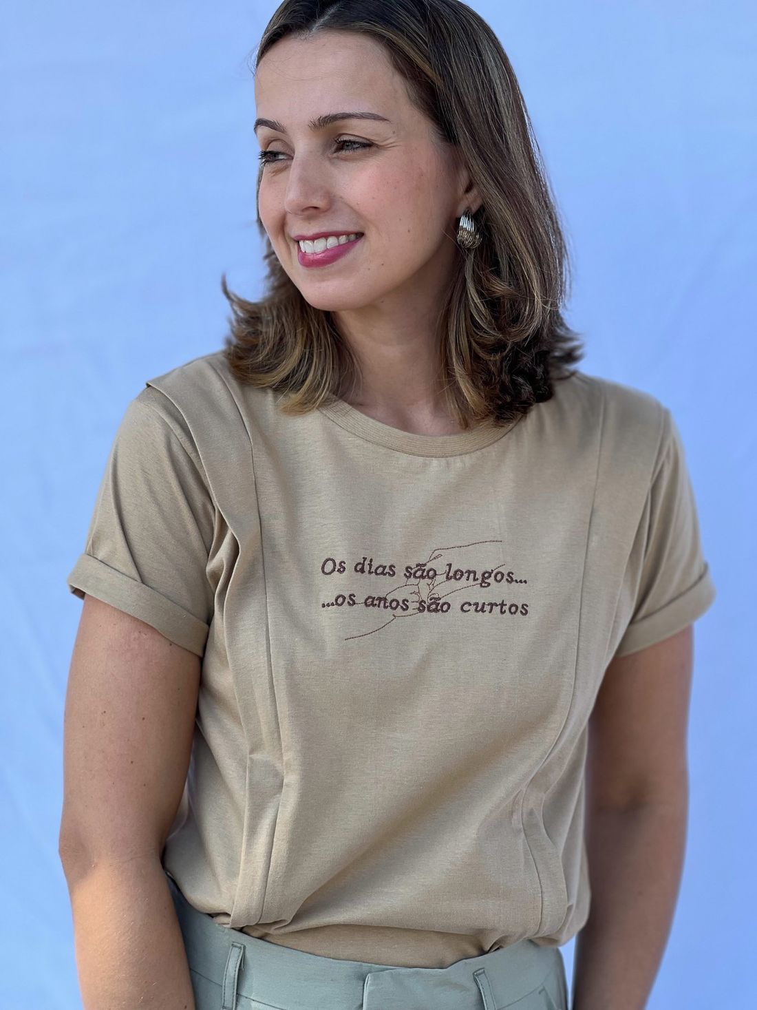 Camiseta - Os dias são longos (não possui abertura para amamentação) Camiseta - Os dias são longos (não possui abertura para amamentação)