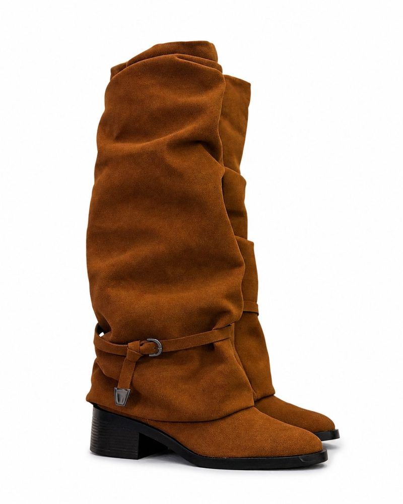 BOTA CAPA 2X1 CANO LOGO SALTO BAIXO JANY CARAMELO BOTA CAPA 2X1 CANO LOGO SALTO BAIXO JANY CARAMELO