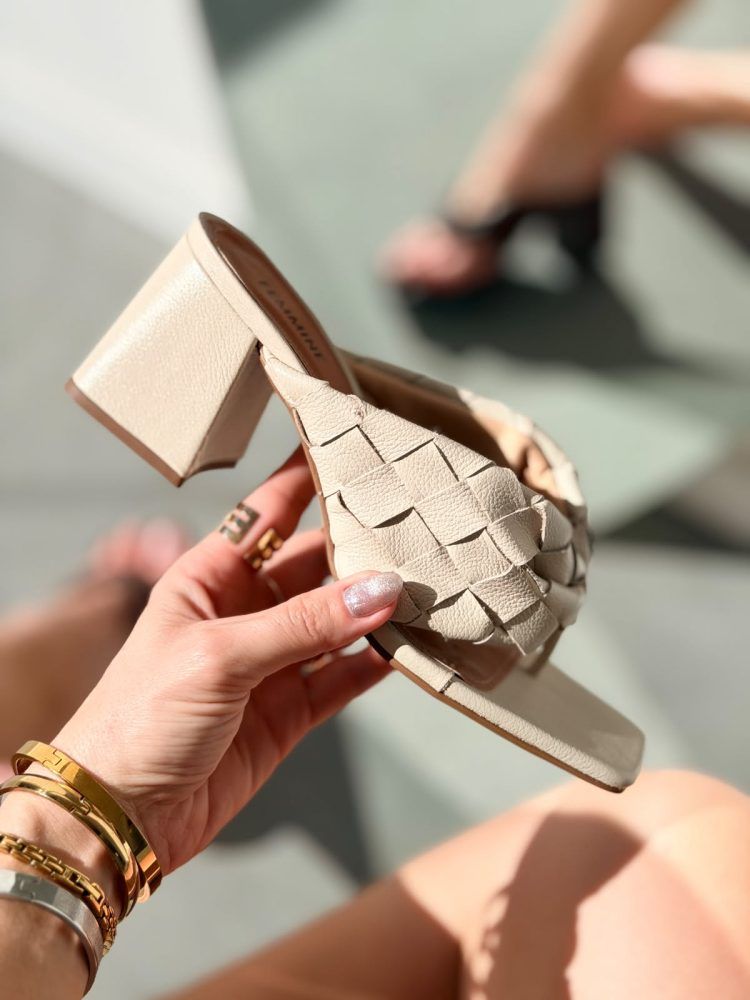 Tamanco Salto Bloco Couro Legítimo Georgina Off White Tamanco Salto Bloco Couro Legítimo Georgina Off White