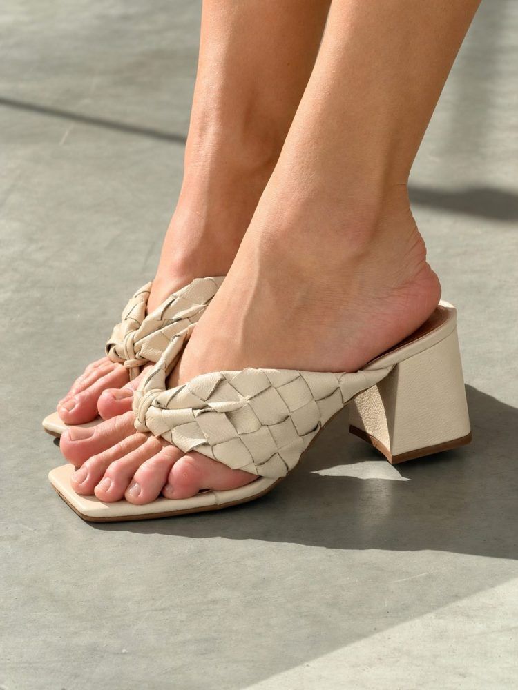 Tamanco Salto Bloco Couro Legítimo Georgina Off White Tamanco Salto Bloco Couro Legítimo Georgina Off White