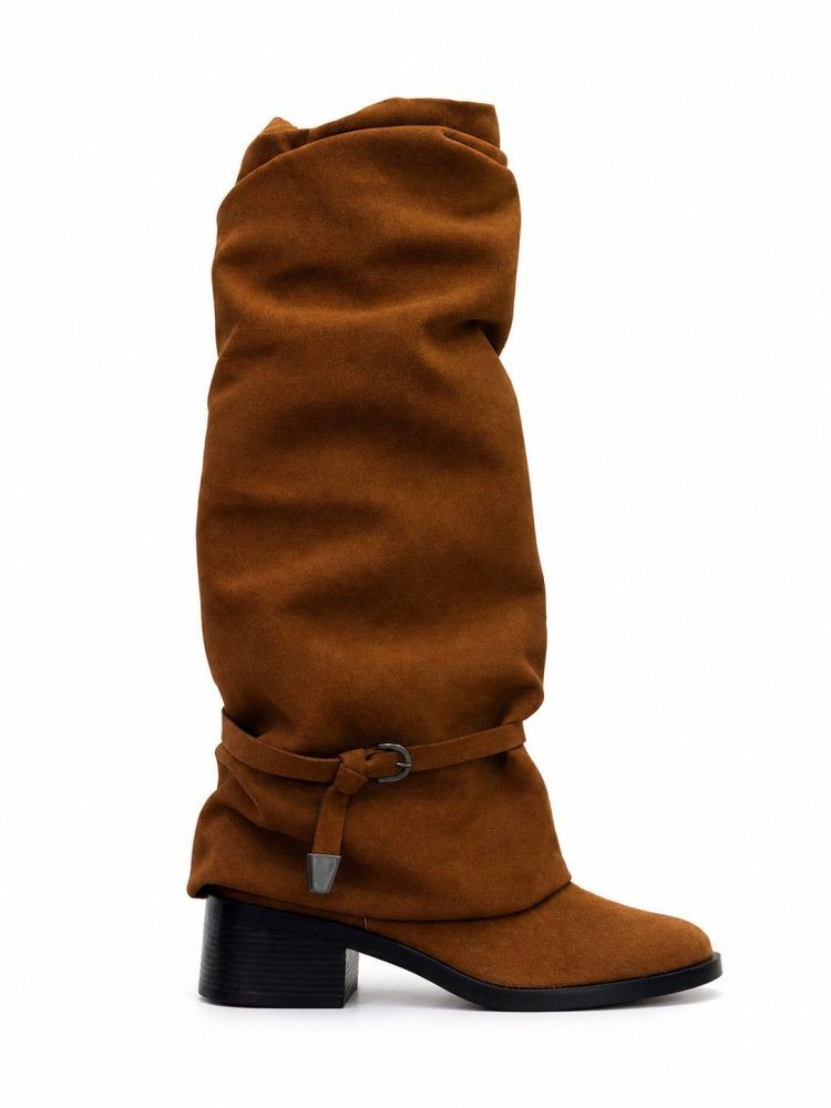 BOTA CAPA 2X1 CANO LOGO SALTO BAIXO JANY CARAMELO BOTA CAPA 2X1 CANO LOGO SALTO BAIXO JANY CARAMELO