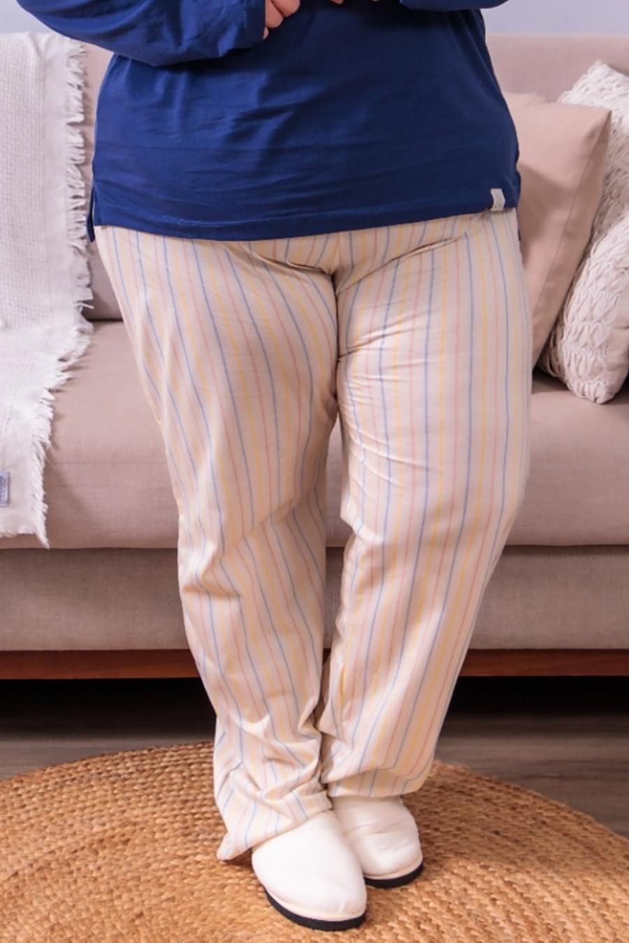 Pijama Longo Feminino Plus Size em Algodão com Detalhe Pompom