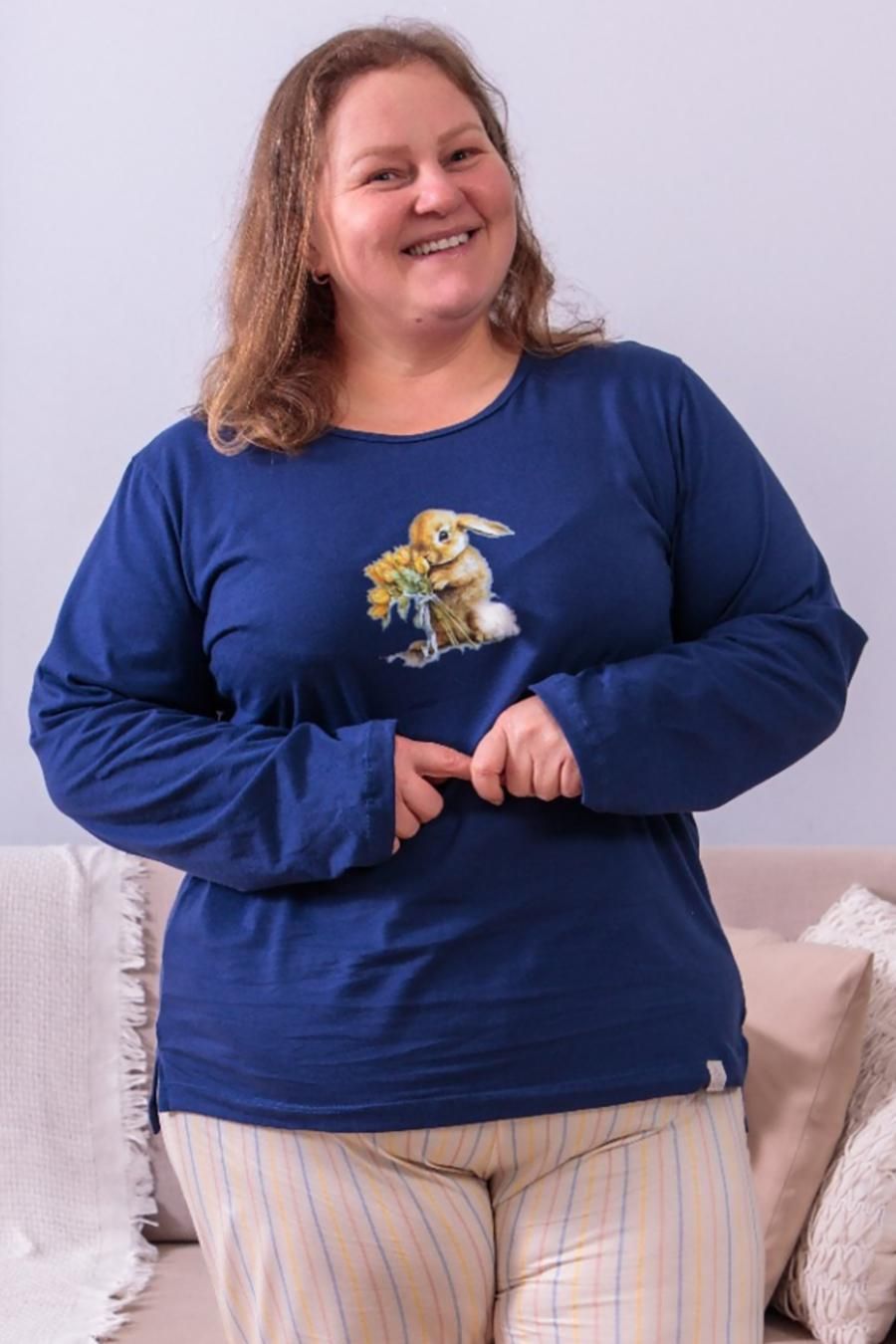 Pijama Longo Feminino Plus Size em Algodão com Detalhe Pompom