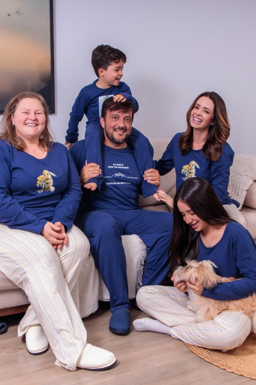 Pijama Longo Feminino Plus Size em Algodão com Detalhe Pompom