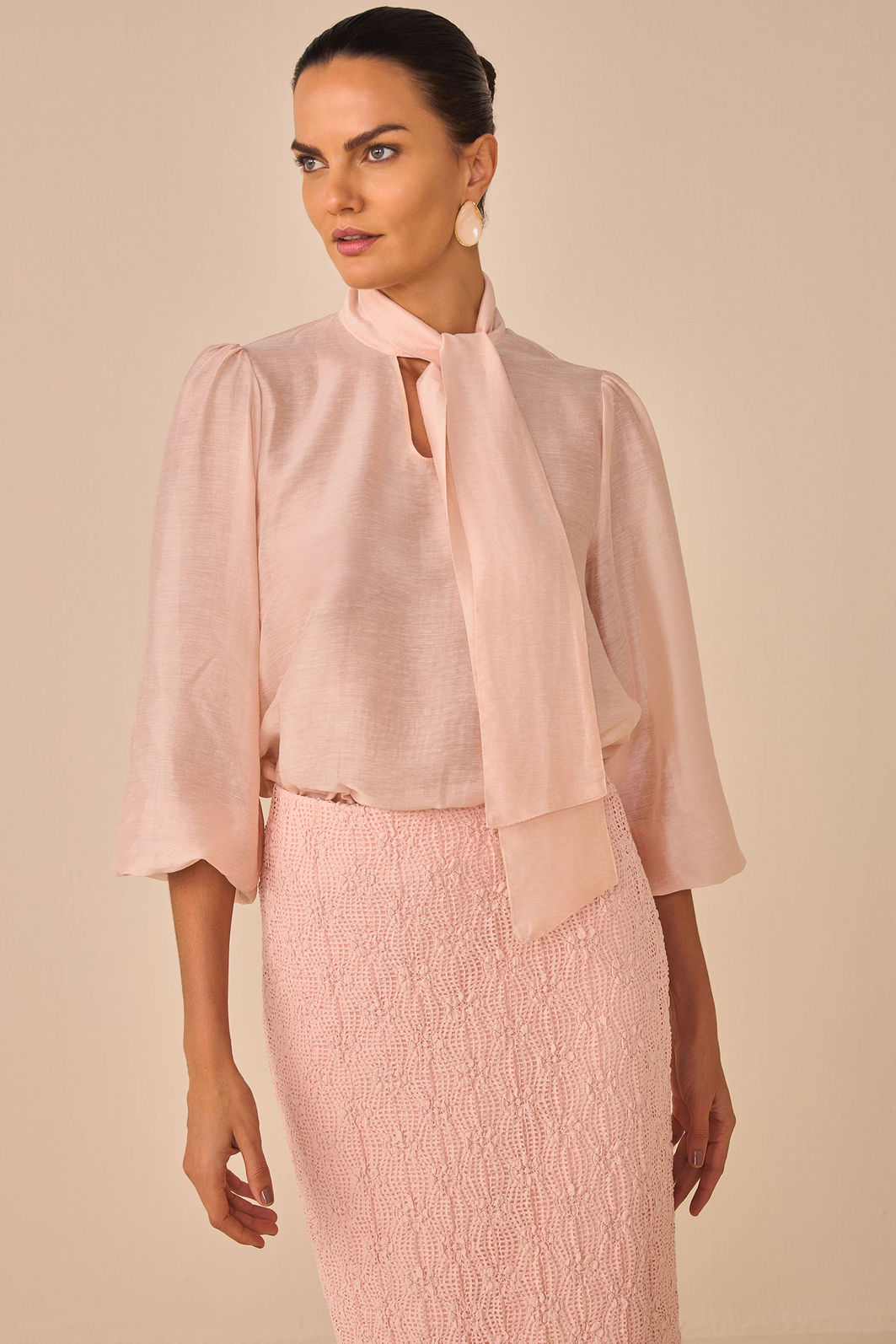 Saia maxi midi em malha delicaté rendada 97322 Linzzi Saia maxi midi em malha delicaté rendada 97322 Linzzi