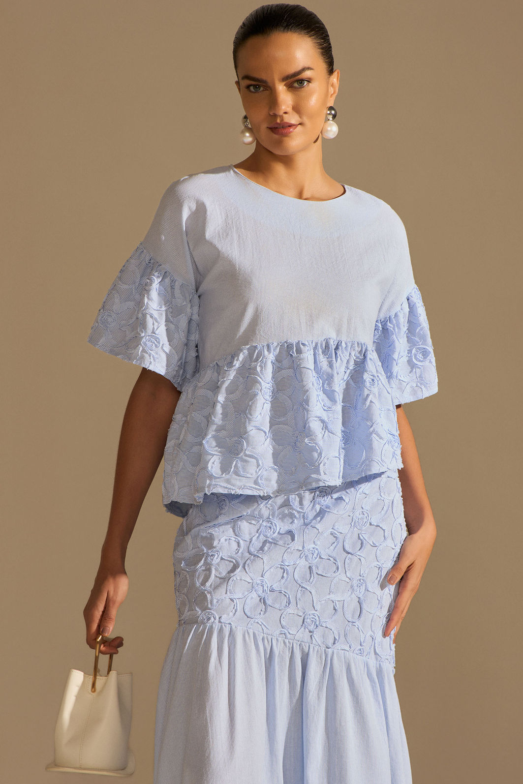 Saia midi em tricoline premium bordada 97313 Linzzi Saia midi em tricoline premium bordada 97313 Linzzi