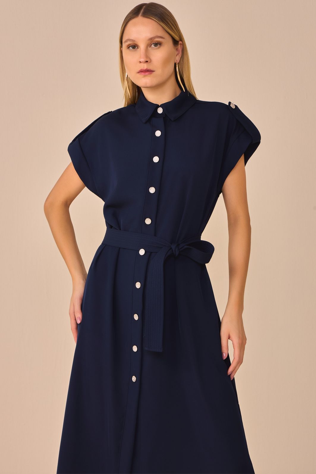 Vestido chemise em crepe alfaiataria 94736 Linzzi Vestido chemise em crepe alfaiataria 94736 Linzzi
